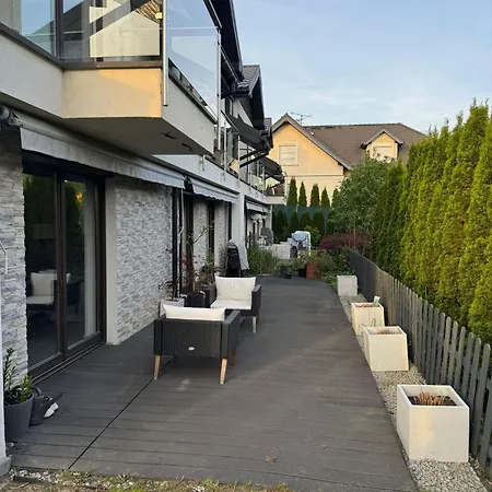 Groups 3 Bedrooms 2 Bathrooms Garden&grill קרקוב