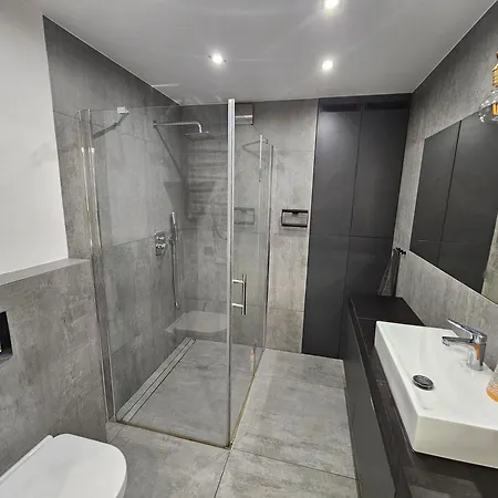 Апартаменты Groups 3 Bedrooms 2 Bathrooms Garden&grill Краков